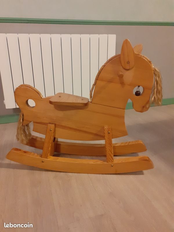 Cheval à bascule (image 2)