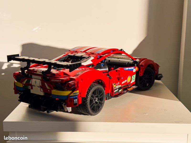 LEGO Technic 42125 - Ferrari 488 GTE AF CORSE (image 3)