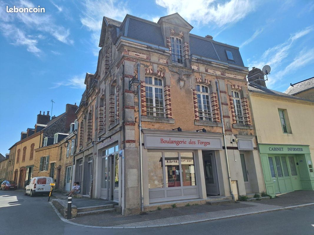 Immeuble 350 m² · à Chailland · 350 m² · 136 500 €