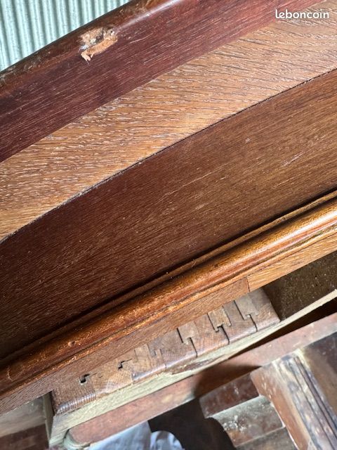 Table ronde diametre 1,7 m en bois ancien avec pied central travaillé sur roulettes (image 14)