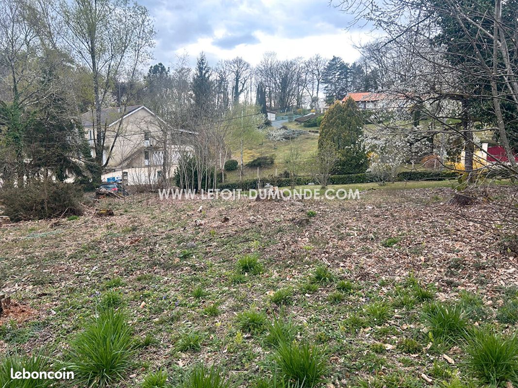 Terrain 1362 m² · à Chancelade · 1 362 m² · 35 000 €