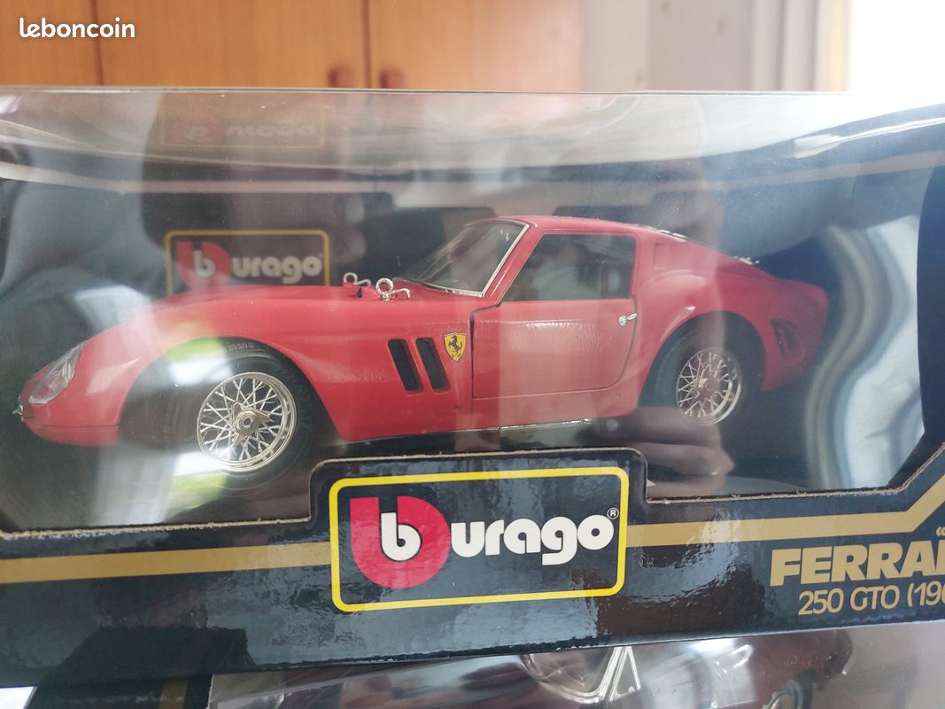 Ferrari 250 Burago 1/18 – Rouge – Comme Neuve En Boîte – PROMO