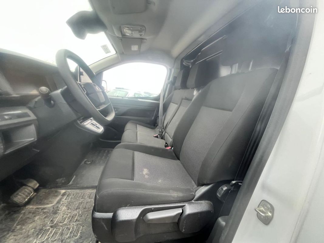 Opel Vivaro III 2.0 CDTi 145 "accidenté" (image 5)