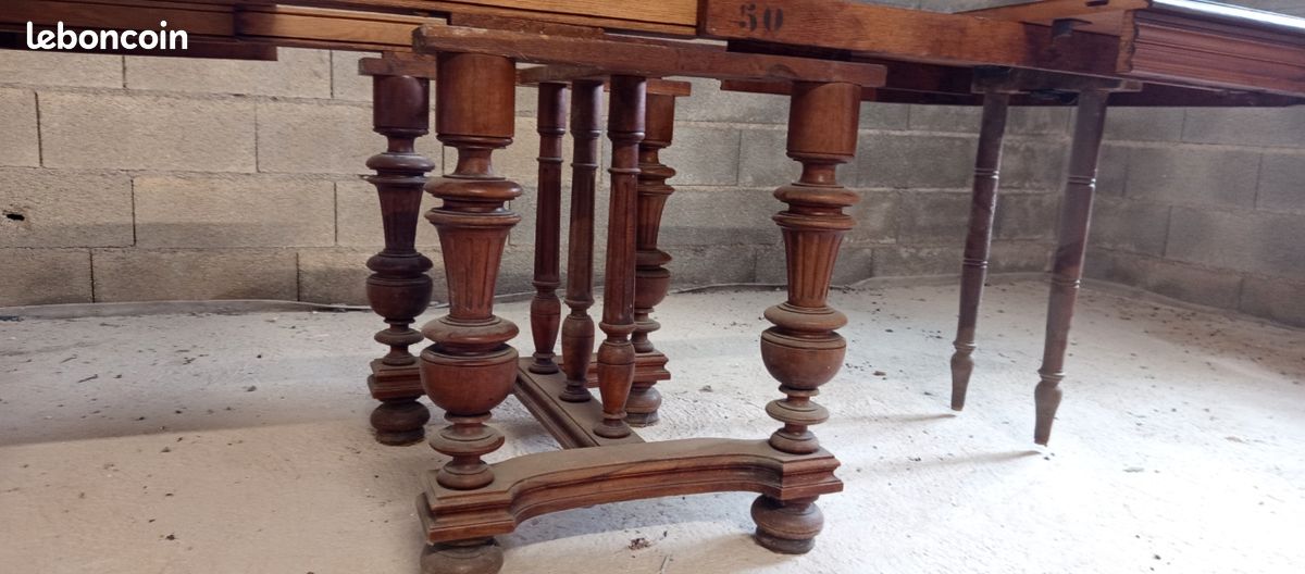 Table en bois de style Henri II (image 2)