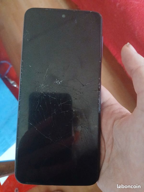 Vend téléphone pour pièce (image 1)