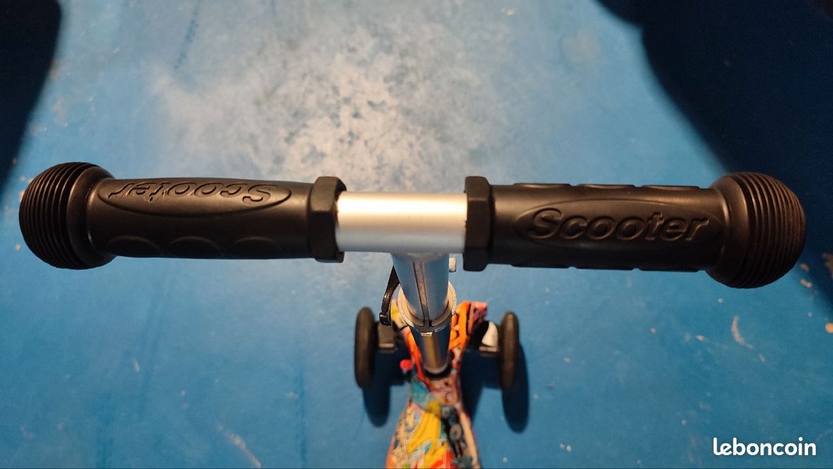 Trottinette 3 Roues éclairage LED Graffitis Scooter (image 5)