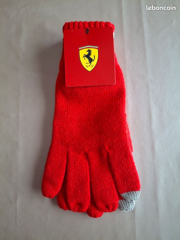 Gants Ferrari neufs avec étiquette taille unique (image 1)