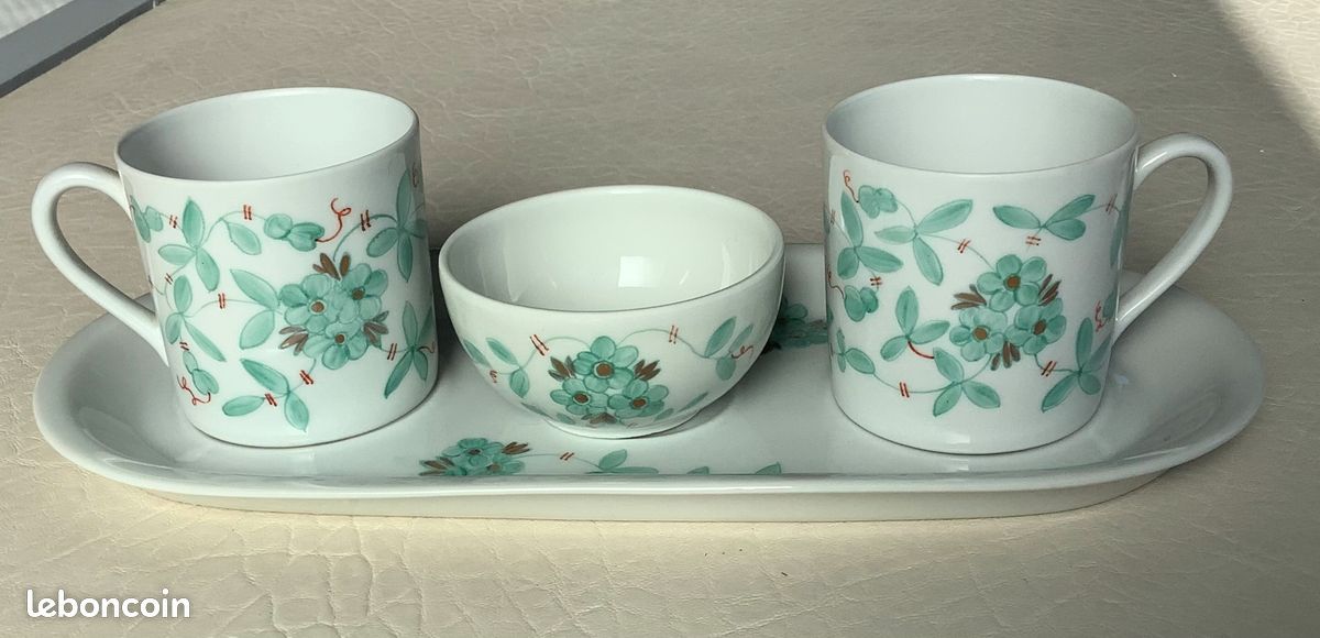 10 euros pris sur place. Porcelaine de Limoges vert d’eau dessiné et peint à la main. Pour un café en tête à tête.T.B.E (image 6)