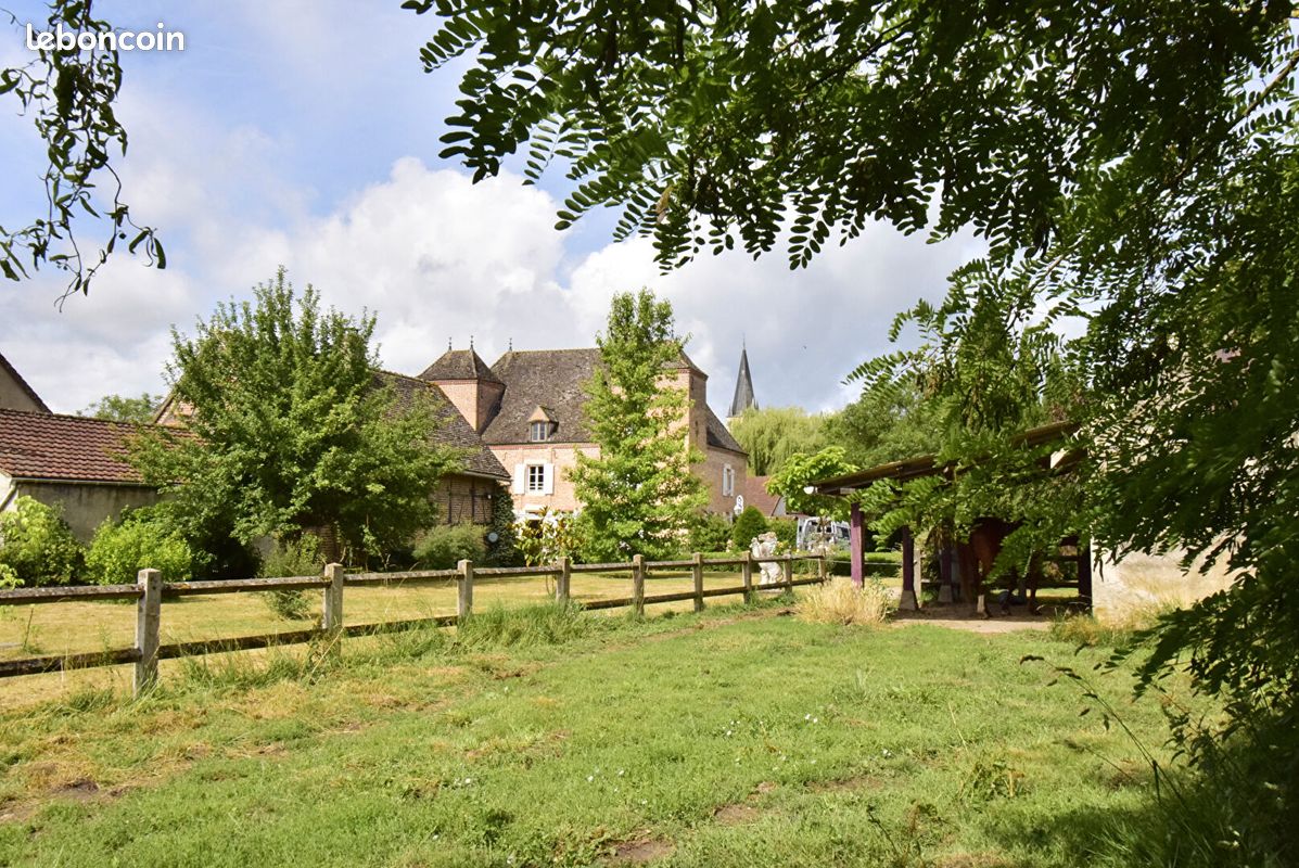 Maison 8 pièces 399 m² · à Saint-Martin-en-Bresse · 399 m² · 620 000 €