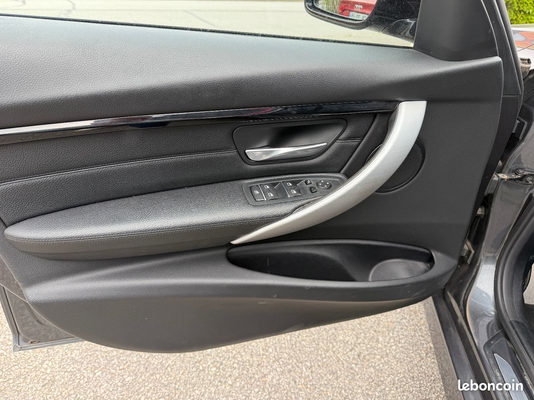 BMW SERIE 3 F30 LCI 318i 2.0L 136 ch M Sport A / TOIT OUVRANT / CUIR / TETE HAUTE (image 30)