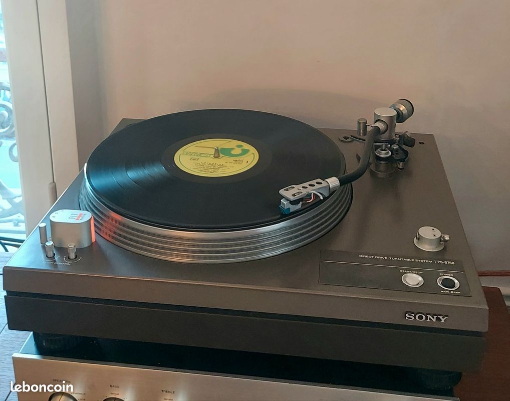 Révisée ✅️- Platine vinyle Sony PS-6750 de 1975 – Haut de gamme vintage – Bras en carbone (image 1)