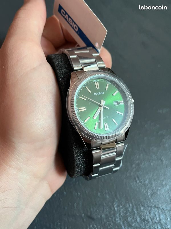 Casio MTP green dial (image 5)