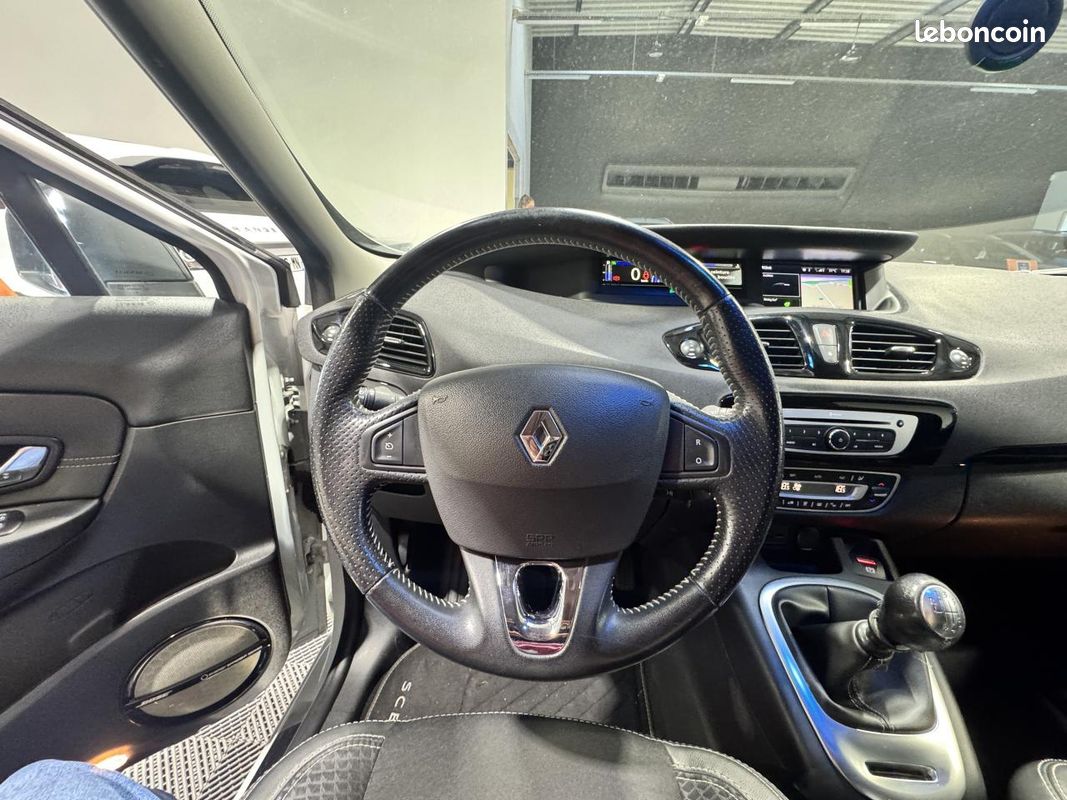 RENAULT SCENIC 1.6 dCi 130 Bose PHASE 3 (image 16)