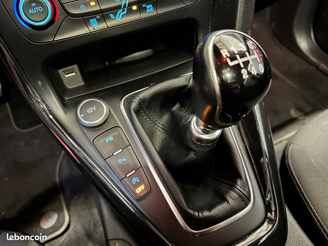 FORD FOCUS 1.0 EcoBoost 125ch Titanium (image 34)