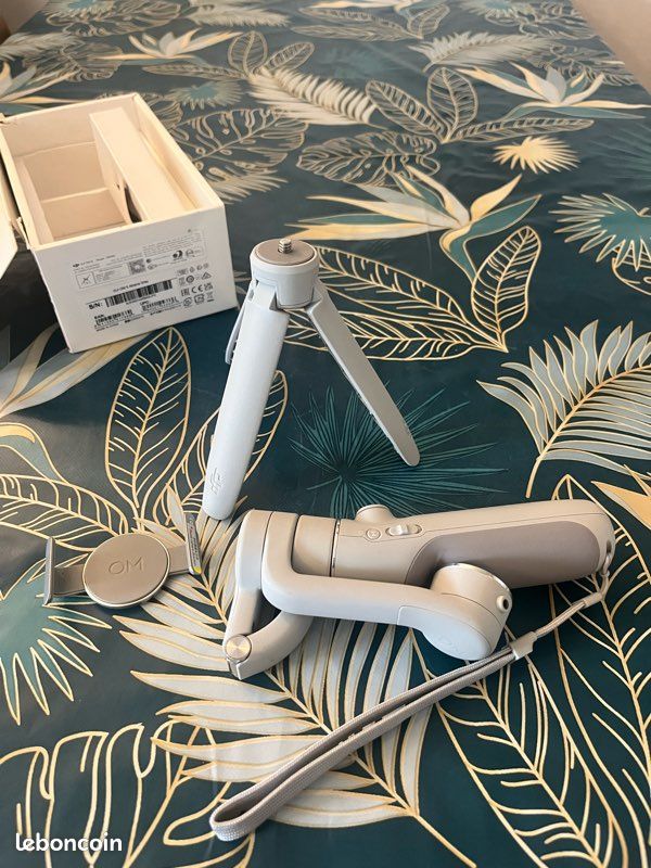 Stabilisateur portable Dji OM 5 photos vidéos Quasi Neuf (image 4)