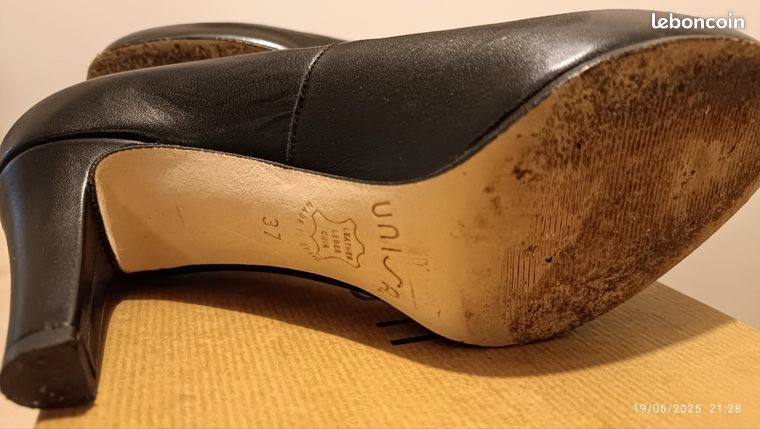 Escarpins UNISA KOLEA En Cuir Noir Taille 39 - Talons Bas, Occasion Très Bon État