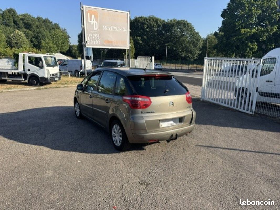 CITROEN C4 PICASSO HDi 110 FAP Airdream Pack Dynamique (image 2)