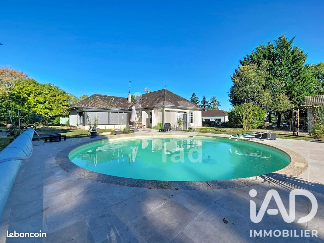 Maison 5 pièces 136 m² · à Vierzon · 136 m² · 169 000 €
