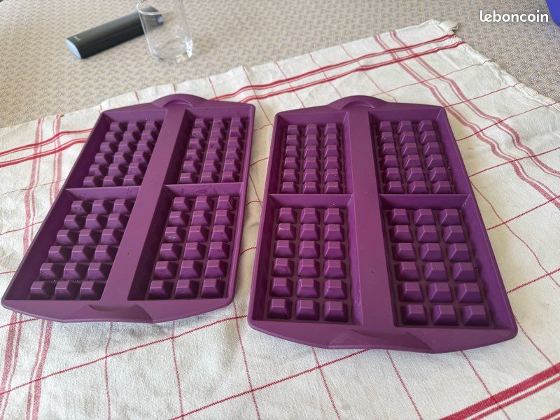 Moule à Gaufres Tupperware Silicone 4 Parts - Couleur Chocolat - Occasion
