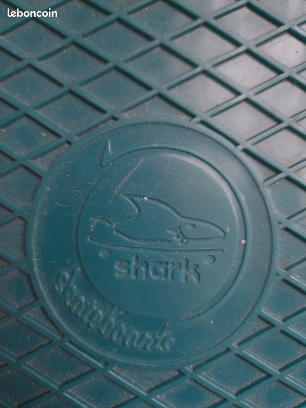 Skateboard shark lumineux (image 3)