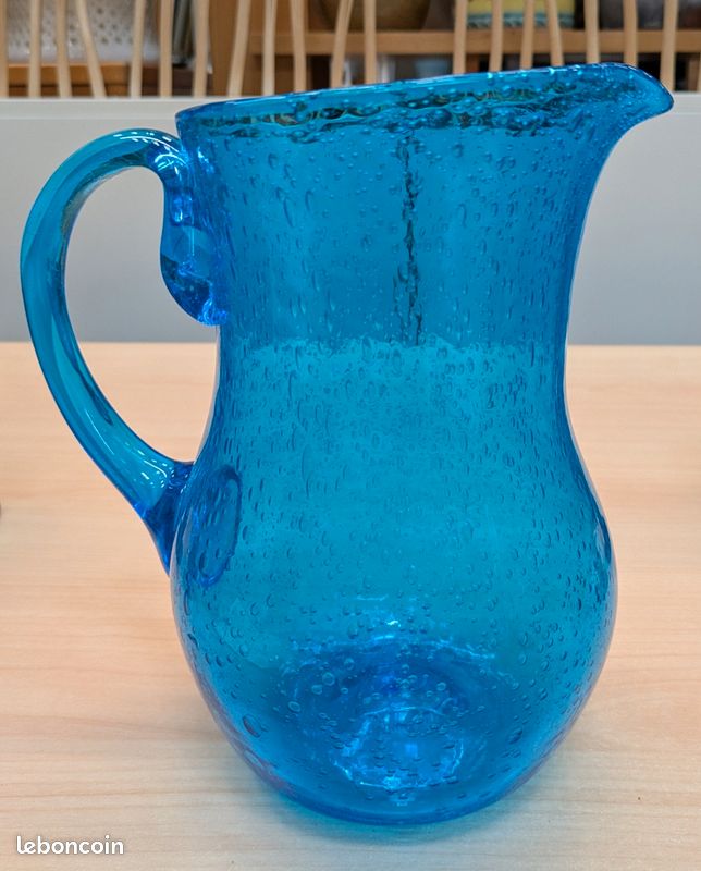 Carafe Vintage BIOT – Verre Soufflé Bullé Bleu – Année 1960 – Déco