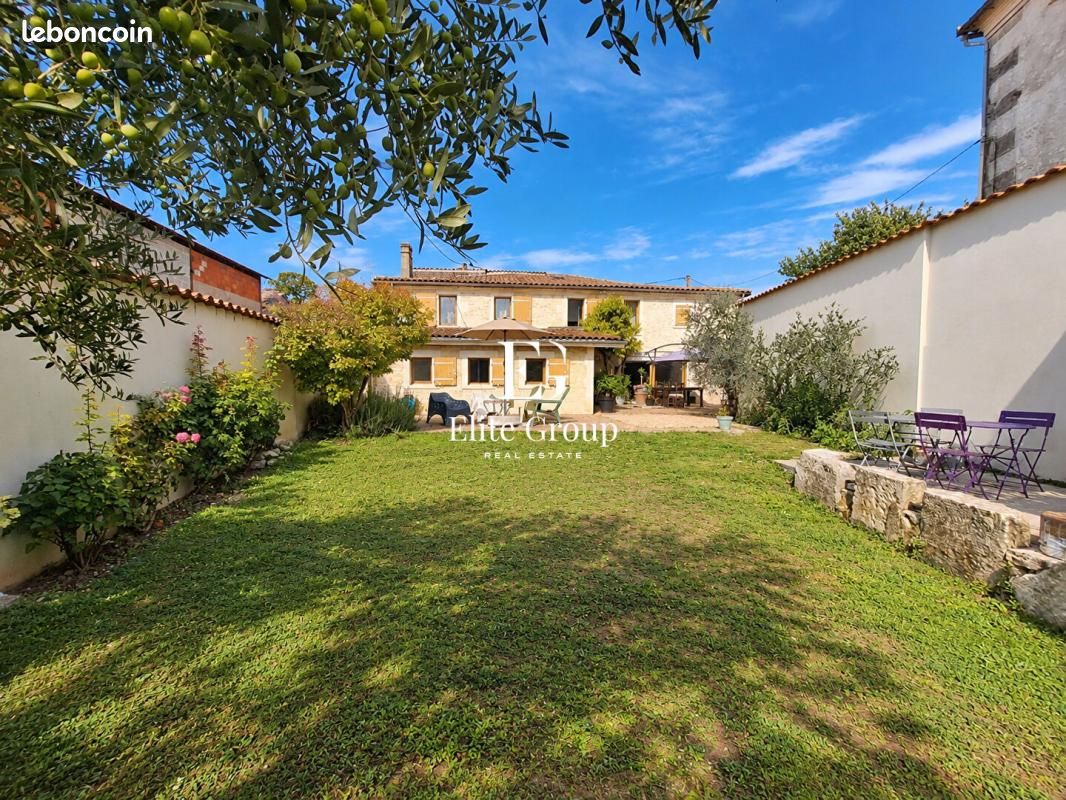 Maison 9 pièces 246 m² · à Triac-Lautrait · 246 m² · 324 900 €