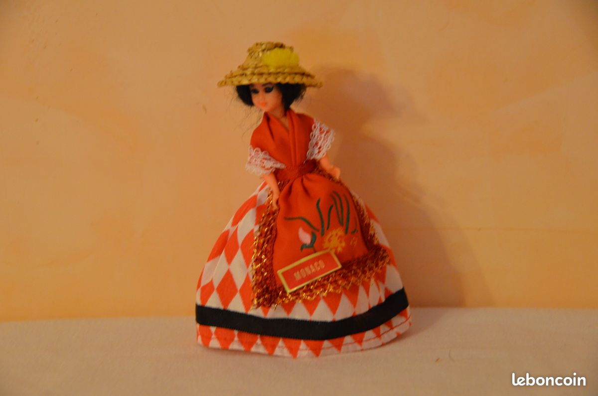 Poupée Souvenir De Monaco – Figurine Femme 4,5 Pouces (env. 11,5 Cm) – État Impeccable