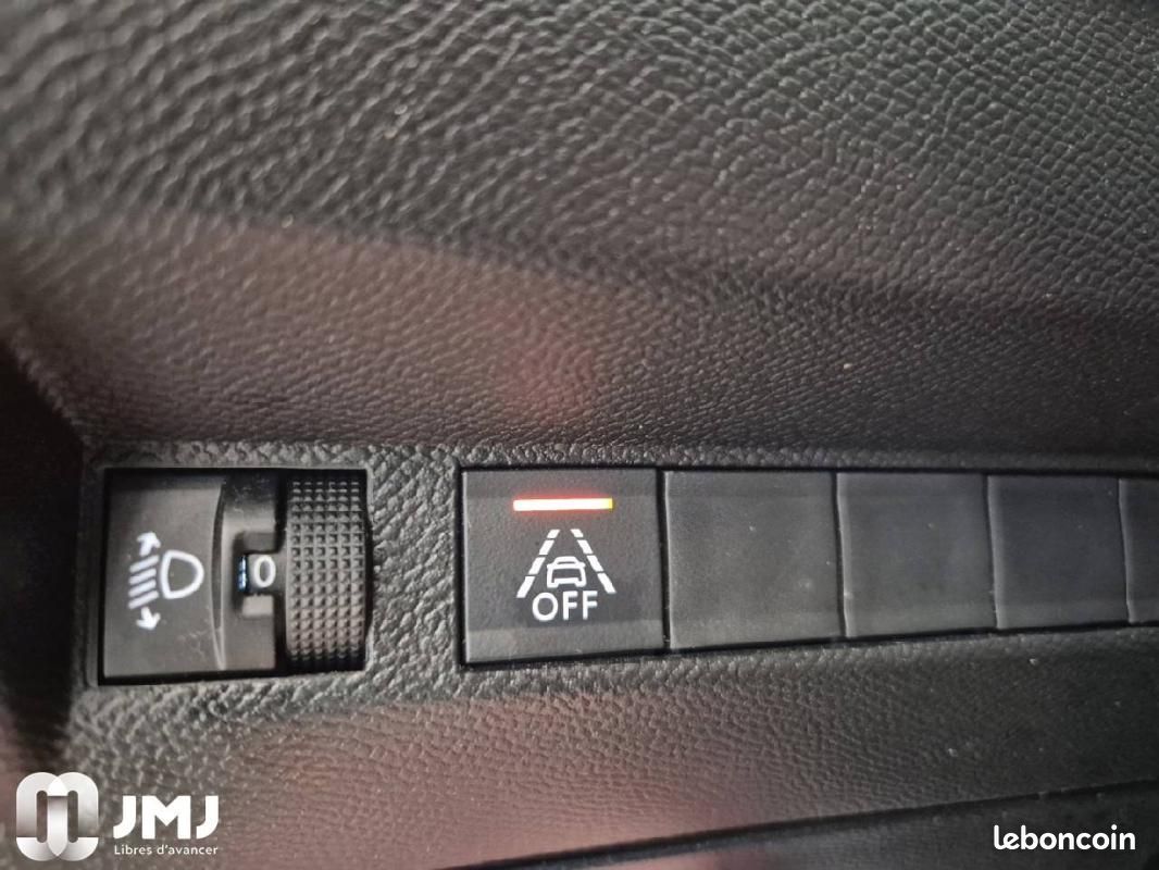 Peugeot 208 PureTech 100 S&S BVM6 Style (image 18)