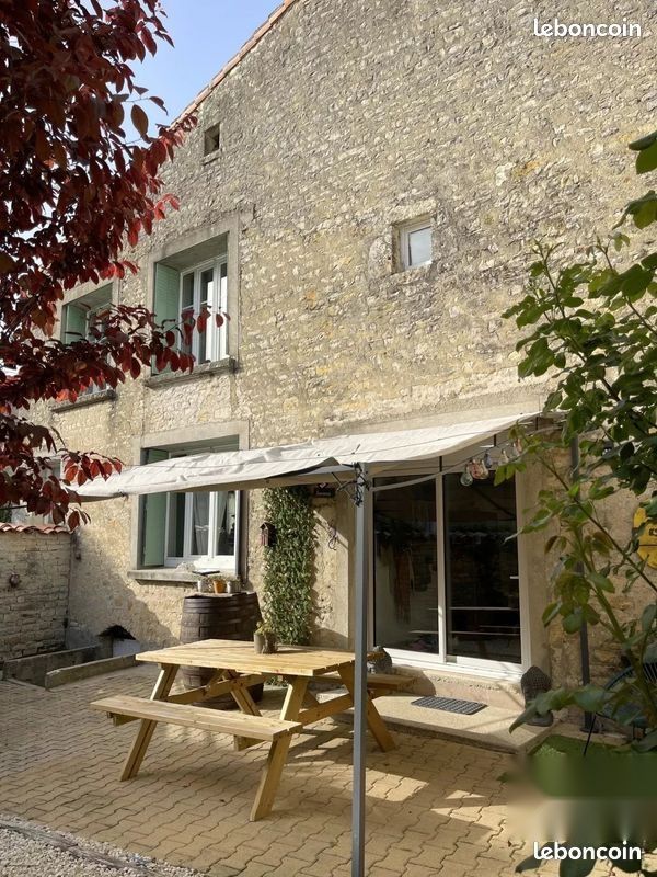 Maison 6 pièces 164 m² · à Aigre · 164 m² · 115 000 €
