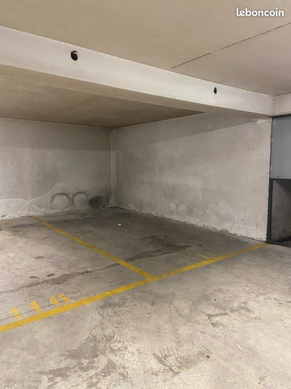 Place de parking sécurisée - Pantin · à Le Pré-Saint-Gervais · 95 €/mois