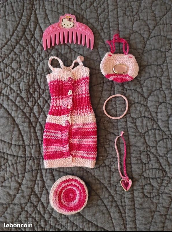 Ensemble vêtements faits main roses (SANS poupée) (image 1)