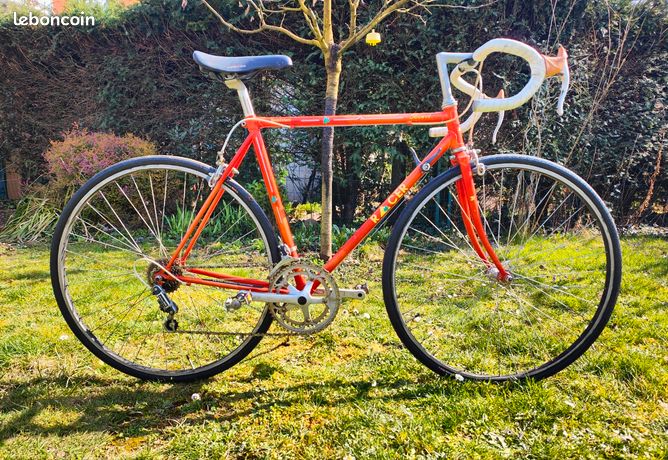 Cadre Vélo Vintage VECCHIETTI Années 40-50 - Taille 54, Acier, Fourche 700C - Occasion Repeint