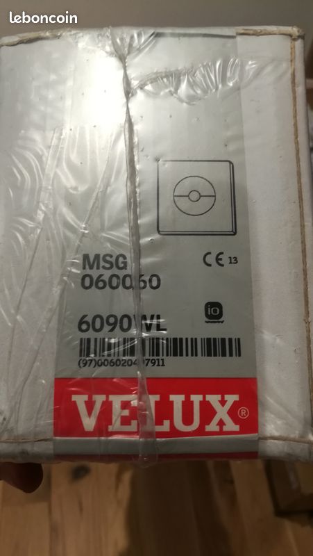 VELUX pare soleil motorisé pour fenêtre de toit plat (image 2)