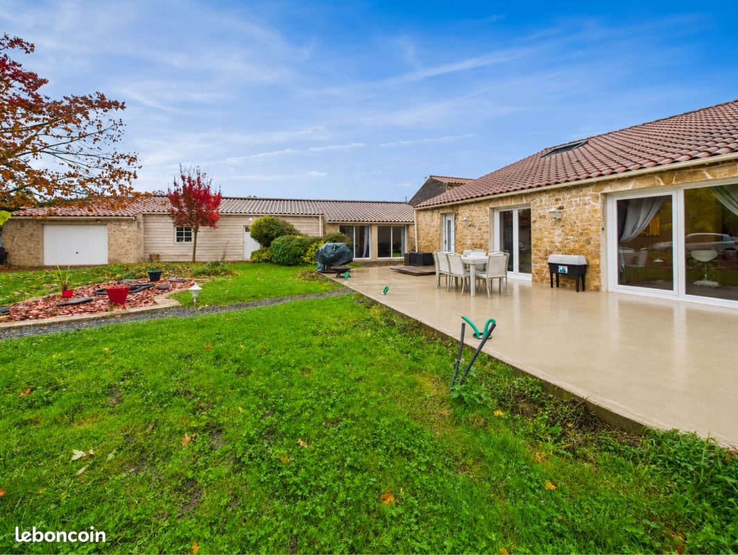 Maison 5 pièces 131 m² · à Antigny · 131 m² · 200 000 €