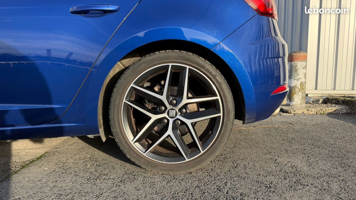 SEAT Leon 1.5 TSI 150 ACT FR DSG * REGULATEUR ADAPTATIF - APPLE CARPLAY - TOIT OUVRANT - CAMERA DE RECUL (image 30)