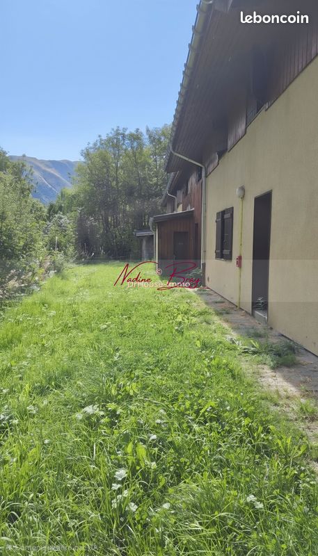 Maison 7 pièces 140 m² · à Saint-Jean-d'Arves · 140 m² · 260 000 €