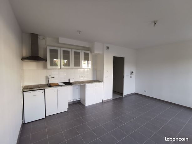 Appartement a louer Puiseux en France studio 29m3 700 CC