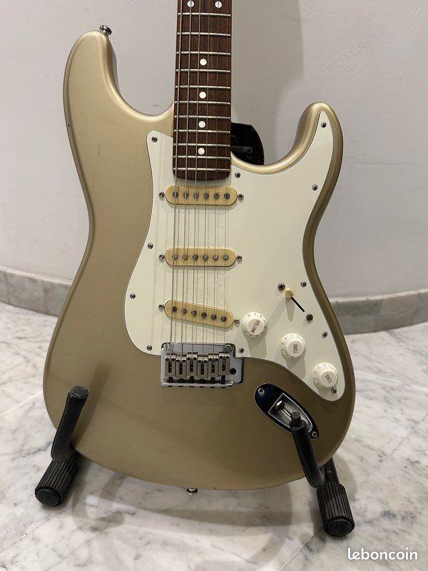 Squier stratocaster standard 2001 (image 2)