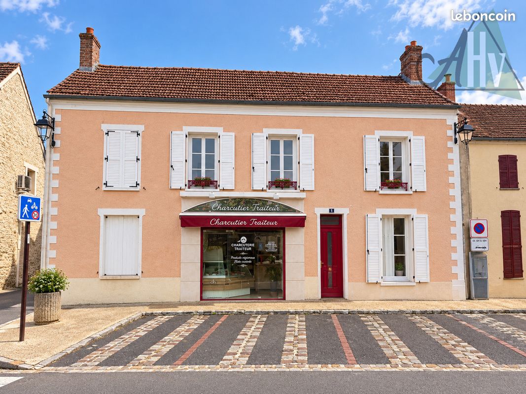 Immeuble 6 pièces 115 m² · à Chenoise-Cucharmoy · 115 m² · 160 500 €