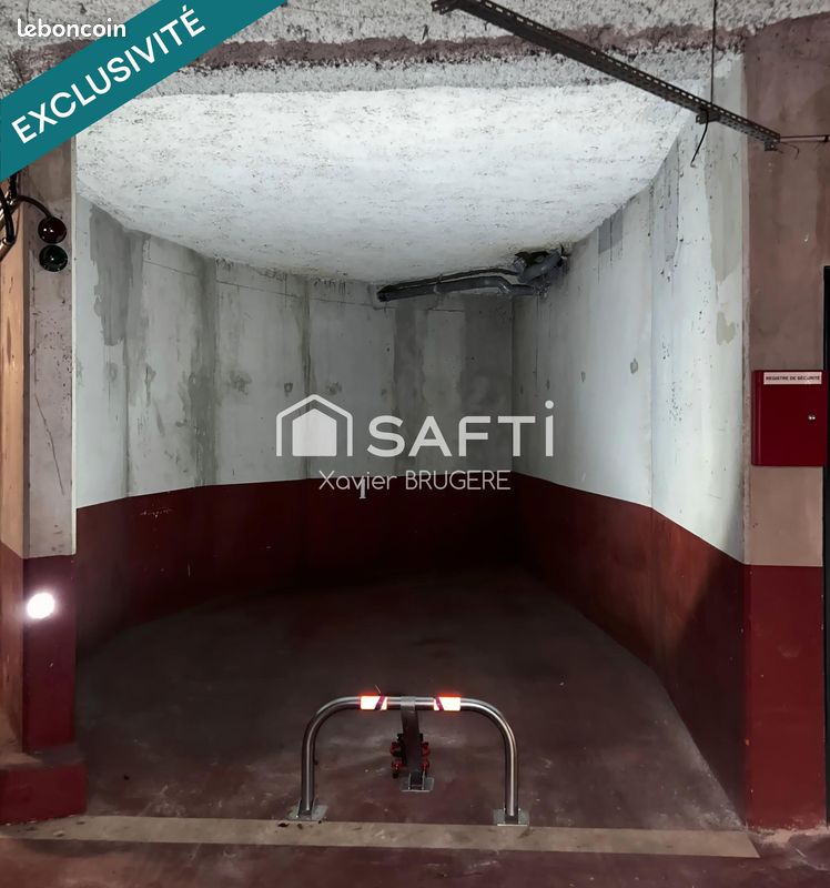 Parking 15 m² · à Le Plessis-Robinson · 15 m² · 23 000 €