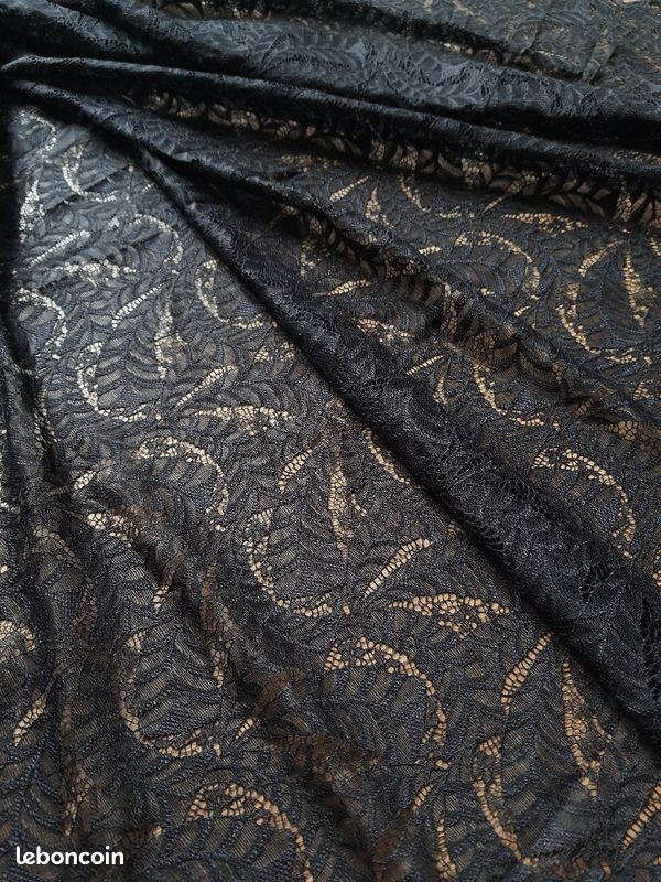 Dentelle noire 140 x 300 (image 3)