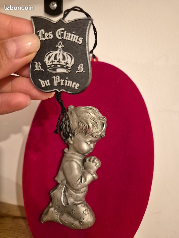 Les eteins du prince garçon en prière: étain ciselé main 80% avec etiquette d’origine (image 2)