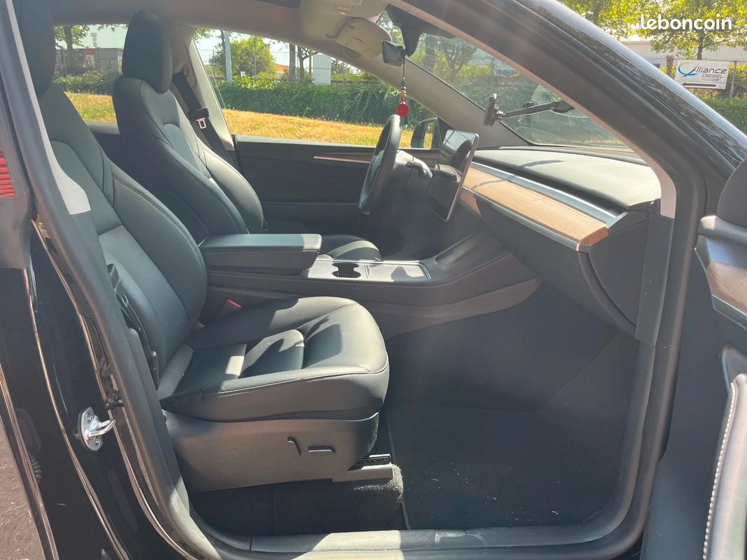 TESLA MODEL Y Standard RWD (image 27)