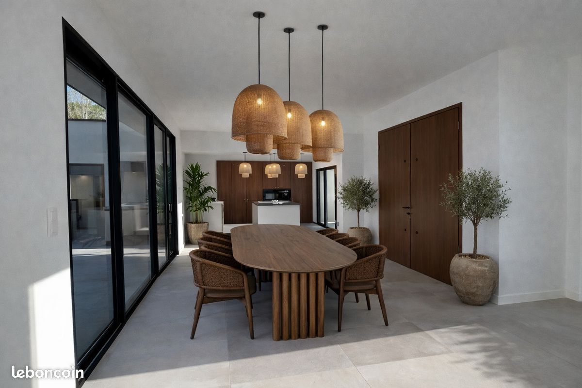 Maison 8 pièces 230 m² · à Clermont-Ferrand · 230 m² · 990 000 €