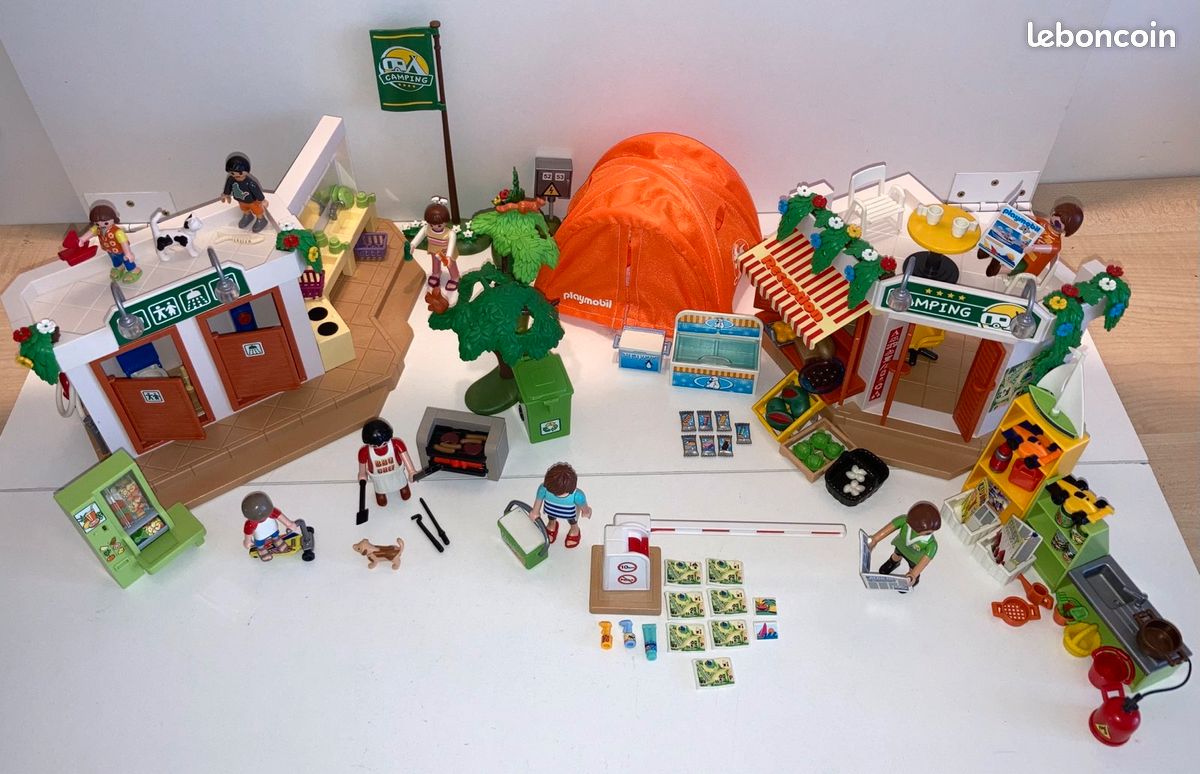 Playmobil - Playmobil Camping Car + une tente + des balançoires + un toboggan et son bac à sable