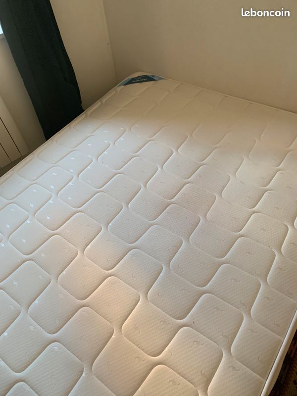 À VENDRE URGENT - Matelas + sommier pour lit double King size très bon état (image 1)