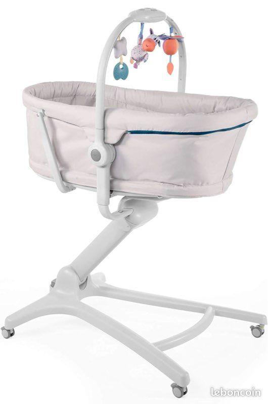 4 en 1 : Chicco Baby Hug - lit bébé, transat surélevé, chaise haute, cododo, berceau et chaise de table (image 1)