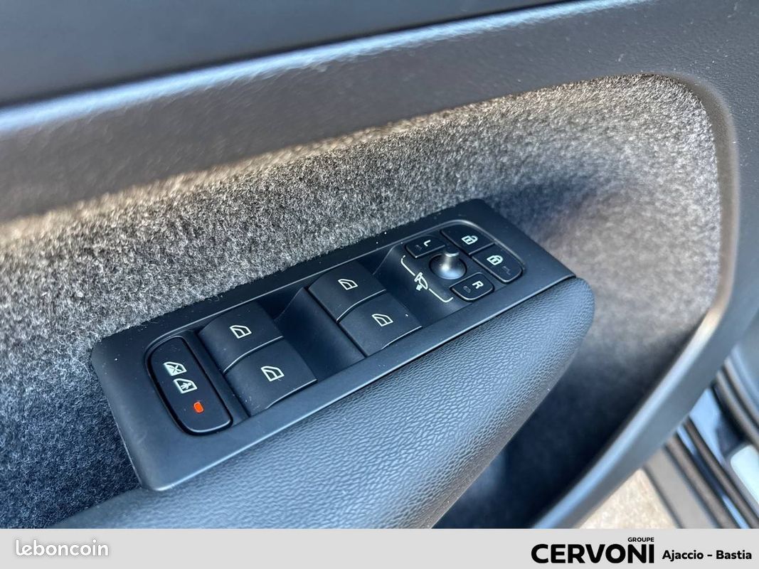 VOLVO XC40 Recharge 231 ch 1EDT Start (image 17)