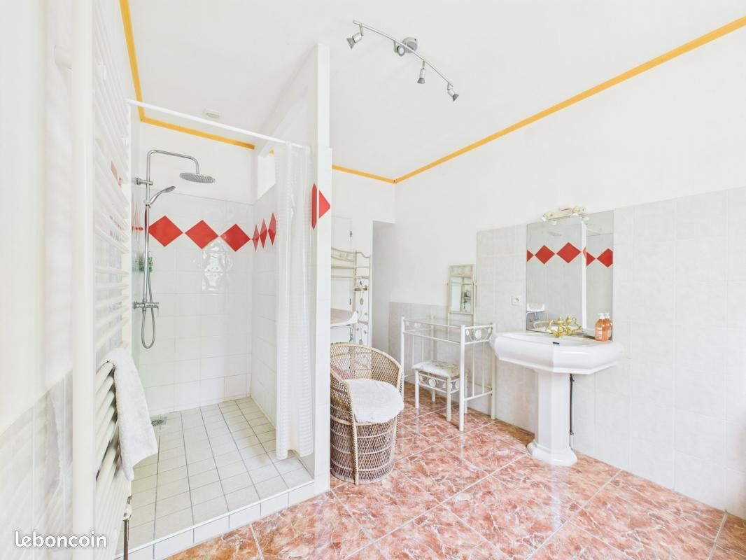 Propriété 16 pièces 680 m² (image 3)