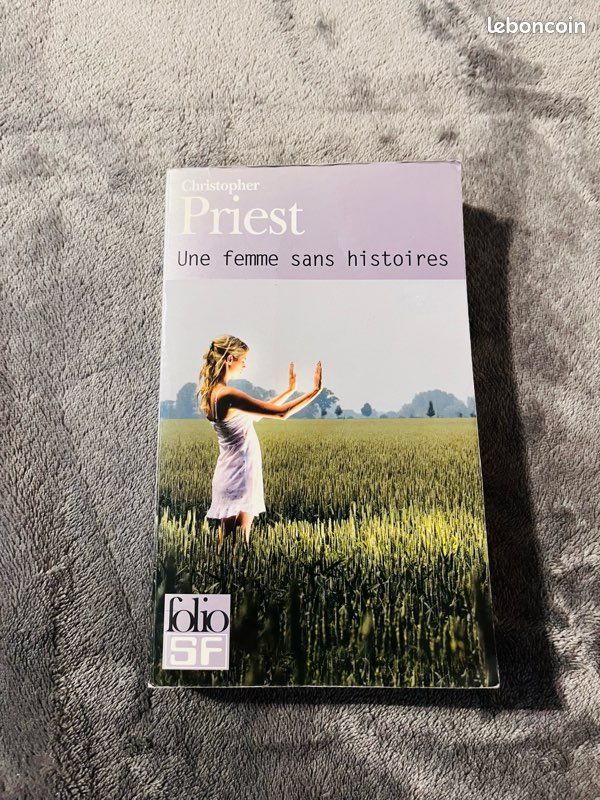 Une femme sans histoires de Christopher Priest aux éditions Folio SF. Très bon état (image 1)